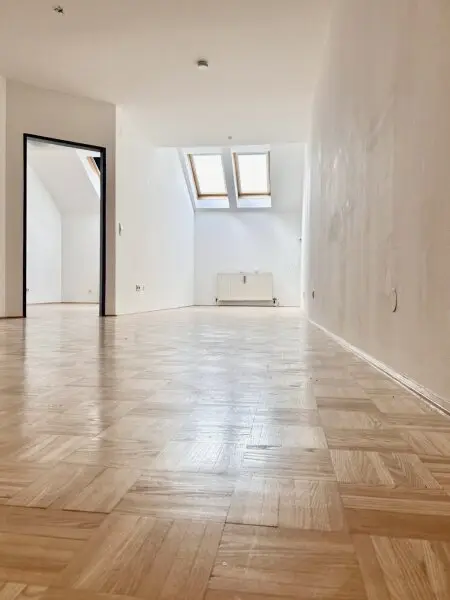 Moderne Zwei-Zimmer-DG-Wohnung im historischen Stadtzentrum Klagenfurts