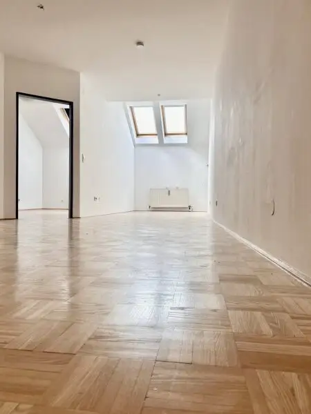 Moderne Zwei-Zimmer-DG-Wohnung im historischen Stadtzentrum Klagenfurts