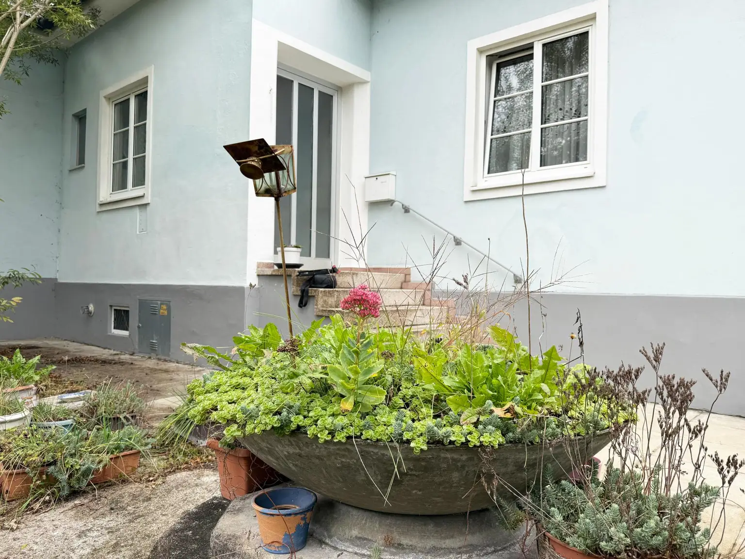 Bürgerliches Einfamilienhaus mit viel Platz, liebenswerten Garten und tollem Ausblick!