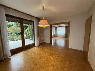 Esszimmer mit Zugang in den Garten