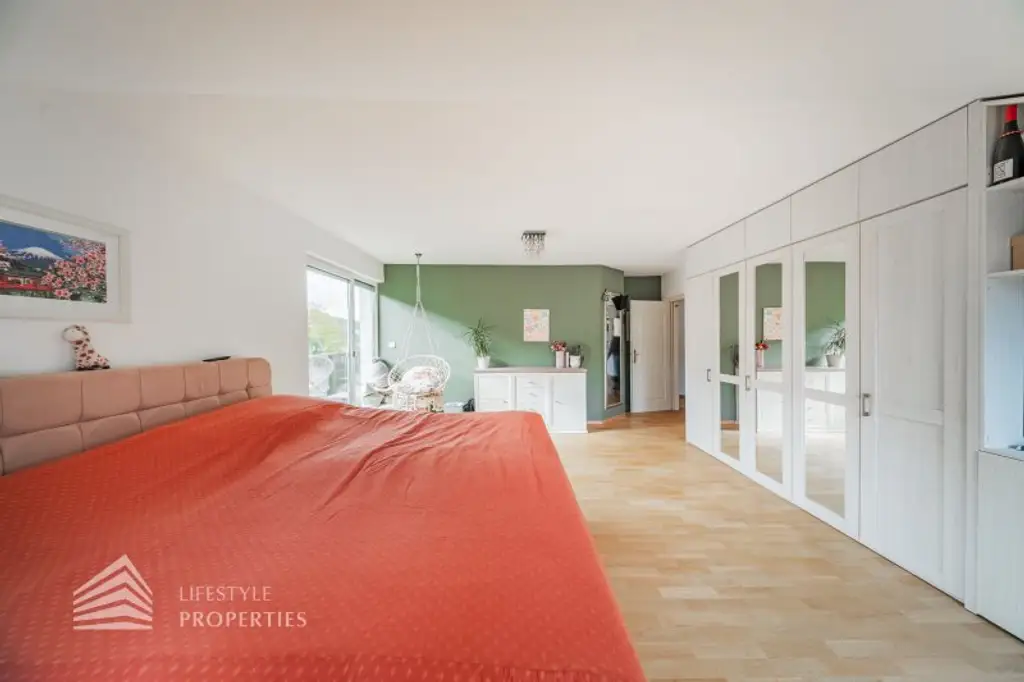 Luxuriöse Villa im Wienerwald – Beheizter Salzwasserpool, Gartenparadies & Premium-Parkmöglichkeiten