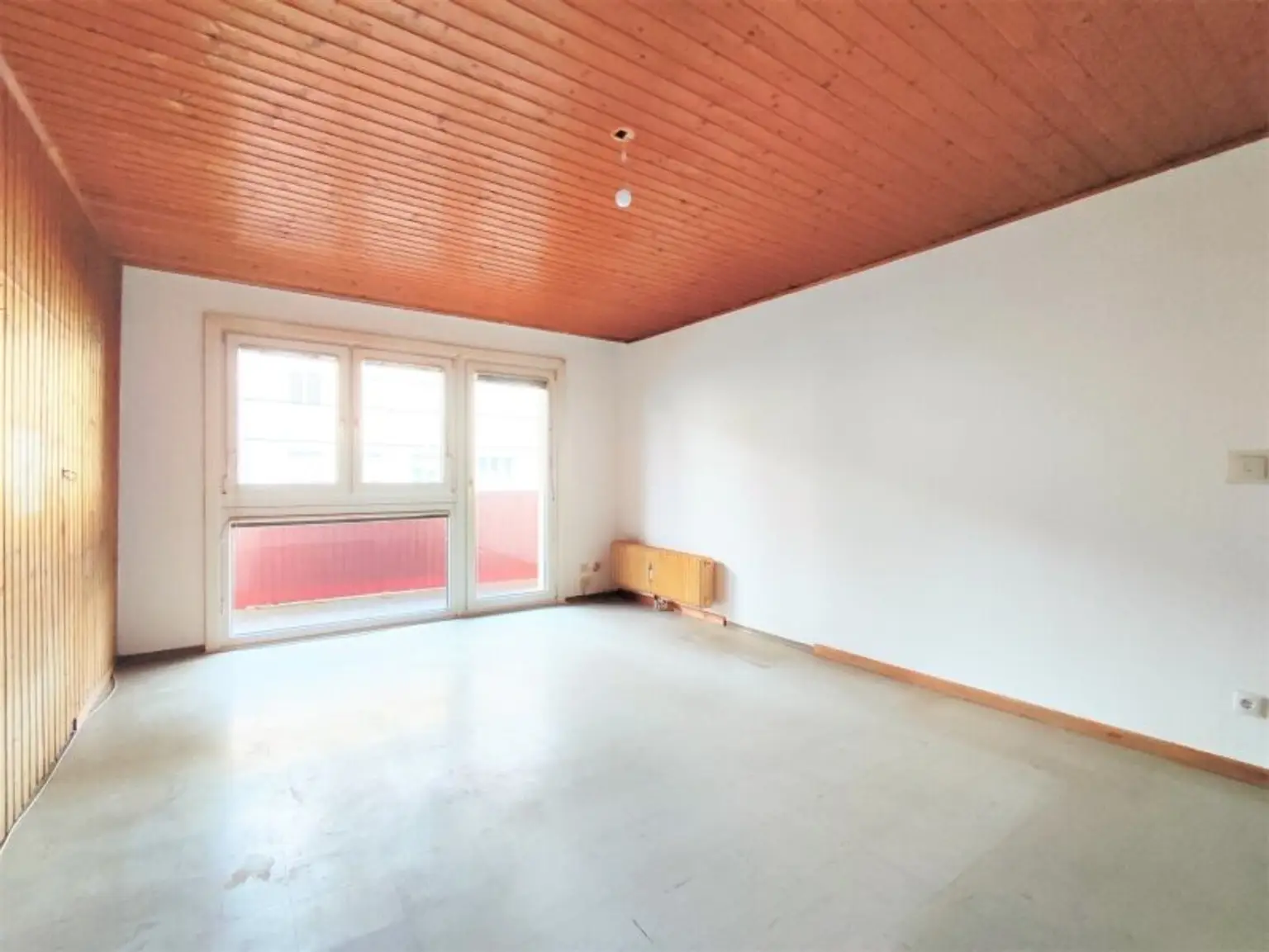 NÄHE REICHE LIESING - Sanierungsbedürftige 3-Zimmer Wohnung mit Loggia