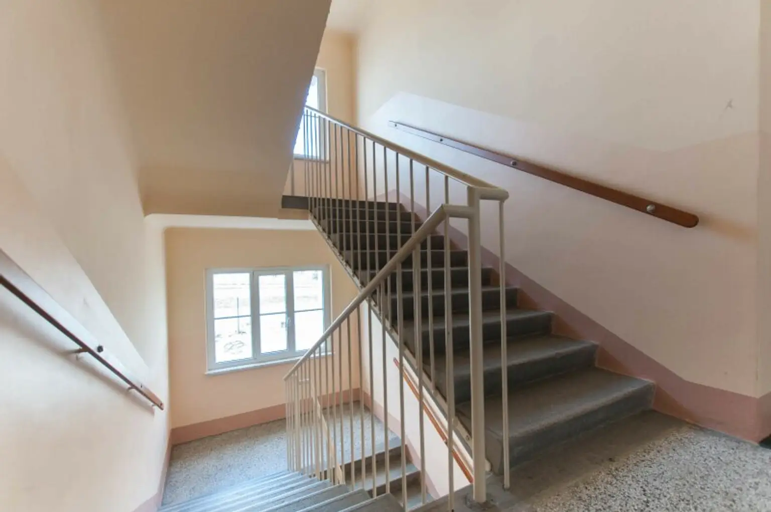 TOP SANIERTE 1-ZIMMER-WOHNUNG IN FAVORITEN