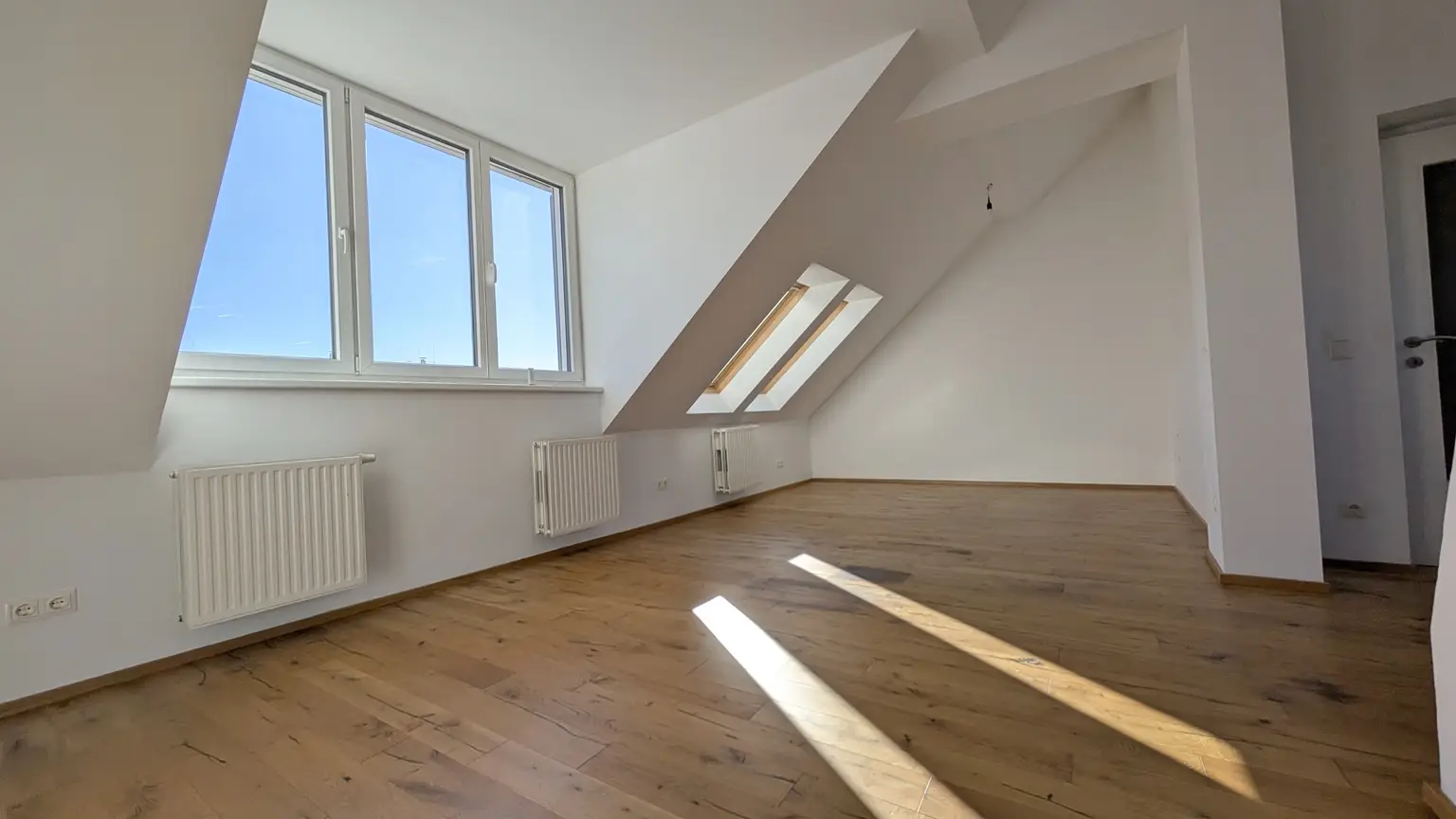 Lichtdurchflutetes Dachstudio mit Top-Anbindung nahe Donaukanal