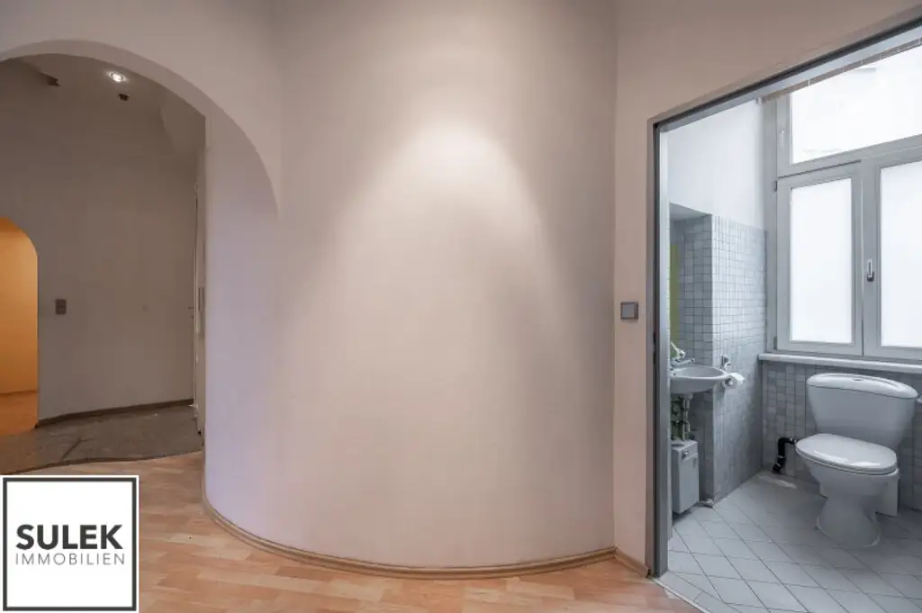 Adaptierungsbedürftige Erkerwohnung direkt beim Schloss Schönbrunn - 3 Zimmer