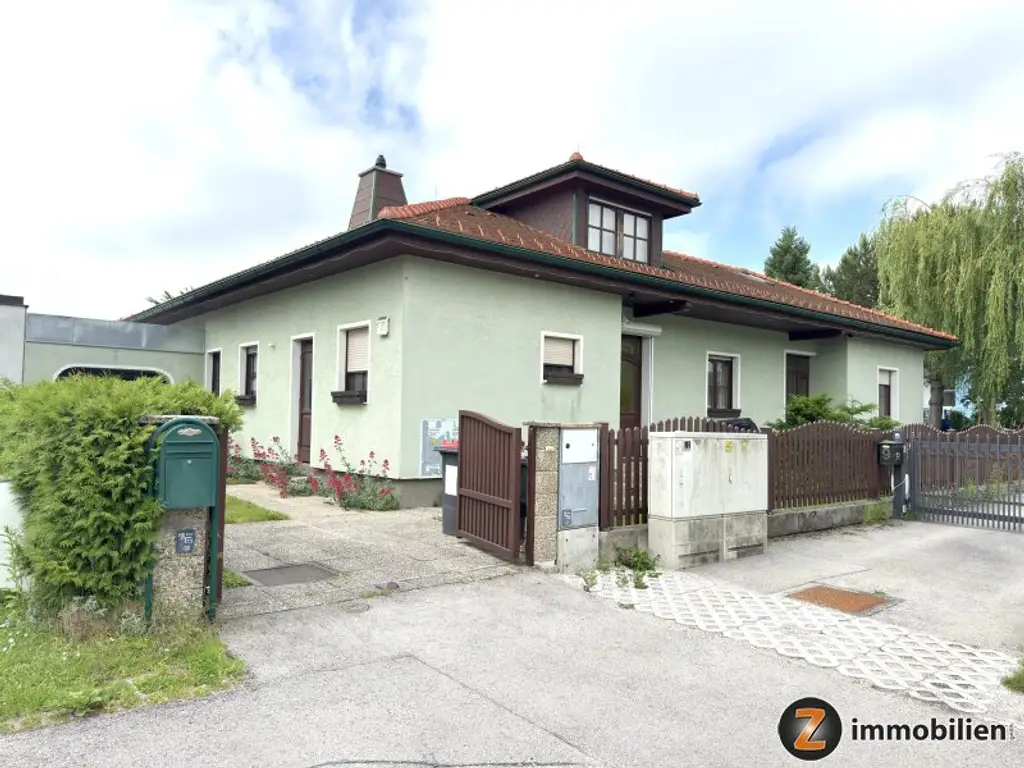 Einfamilienhaus mit Garage, schönem Garten und Teich in ruhiger Wohnlage