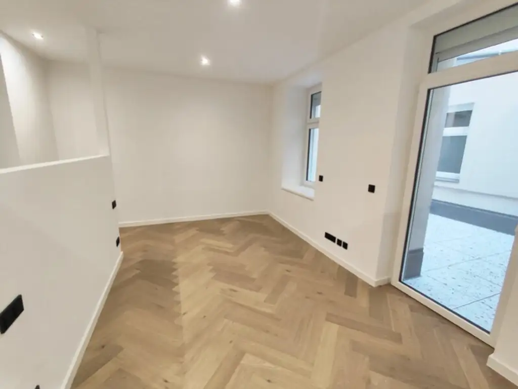 Gartenwohnung in der Krongasse! Erstbezug in liebevoll saniertem Altbauhaus - Top04