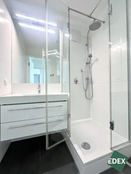 Exklusive Innenstadt-Maisonette mit Glasfront, Freiflächen & Stephansdom-Blick