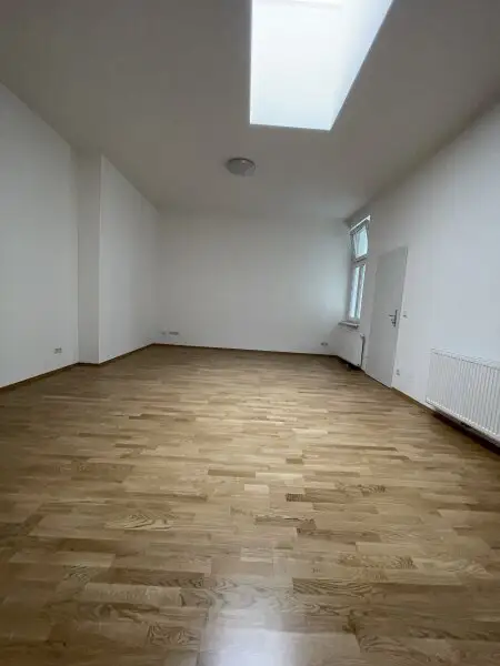 Große 1-Zimmer-Wohnung mit 58 m2, 1. Stock mit Lift! Zentrale Lage!