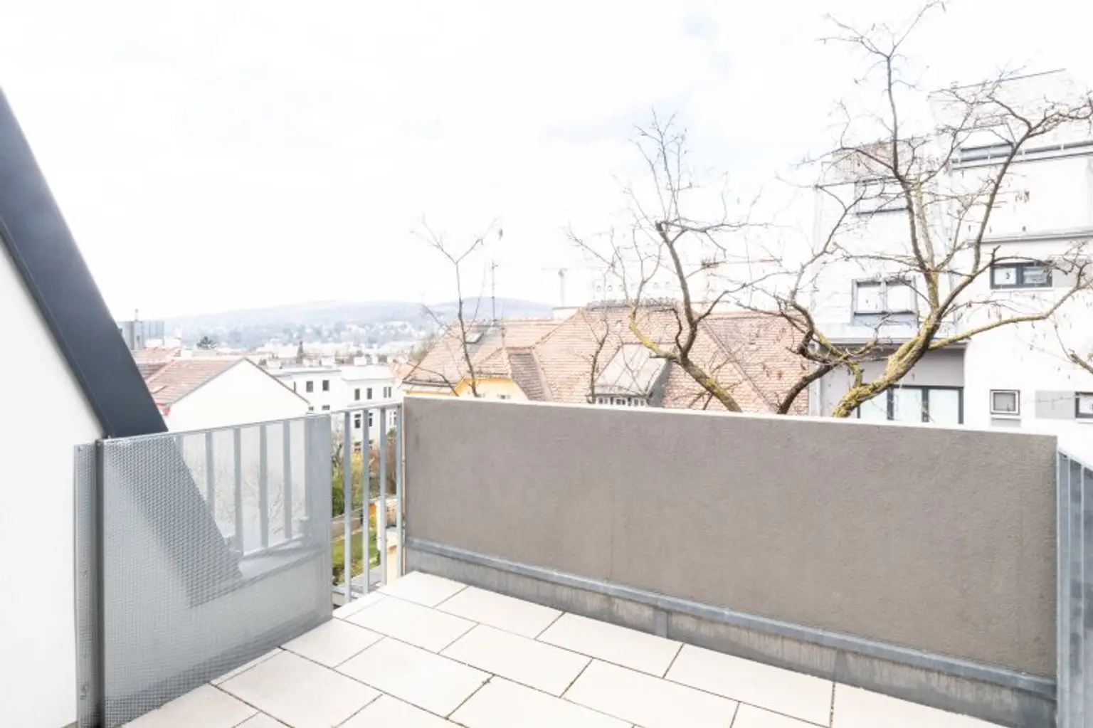 2-Zimmer DG Wohnung! West-Terrasse mit Fernblick! Erstklassige Ausstattung! ab Dezember