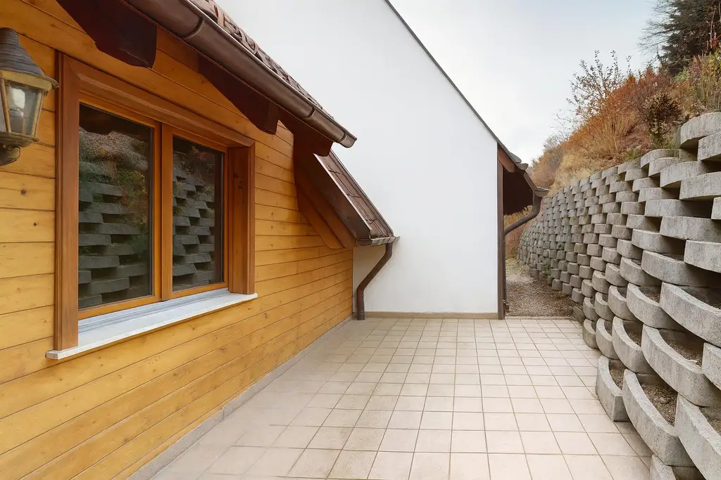 Sonnigste Lage Landecks mit traumhafter Aussicht – Haus mit viel Potenzial!