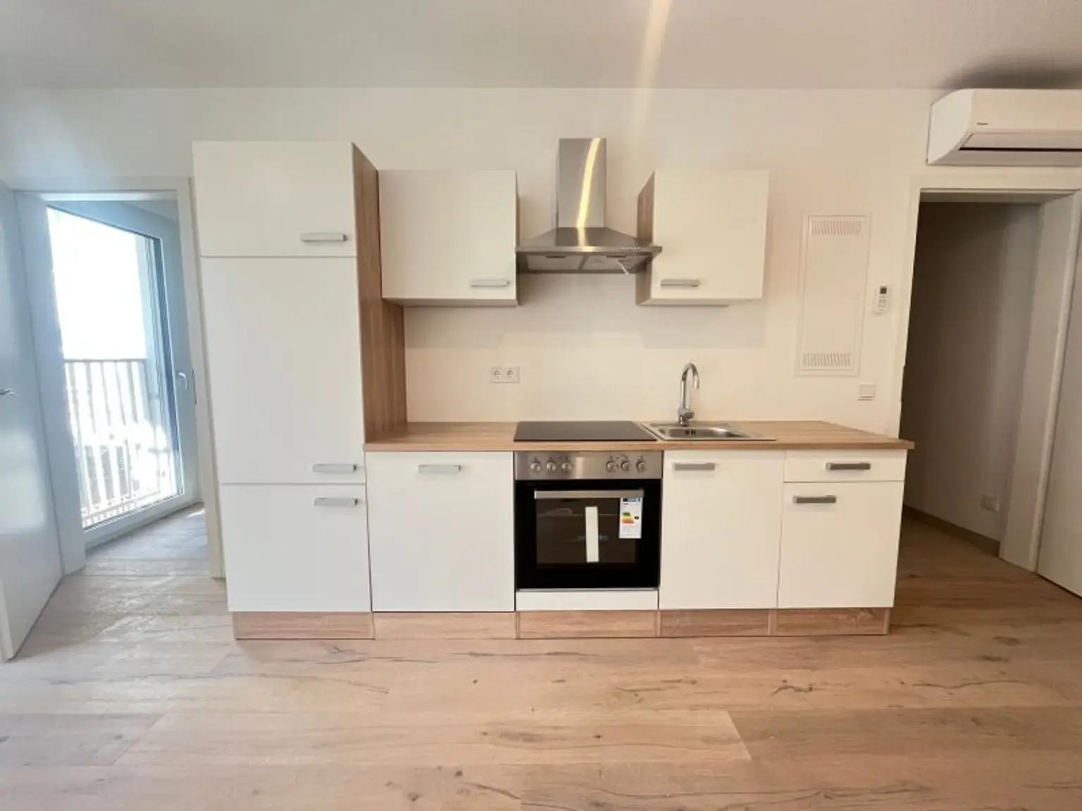 ERSTBEZUG! GEMÜTLICHE  2-ZIMMER-WOHNUNG MIT SÜD-WEST- BALKON