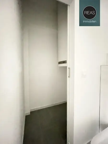 Provisionsfrei: Wunderschönes Apartment mit ruhiger Balkon-Terrasse bei der Orangerie Schönbrunn!