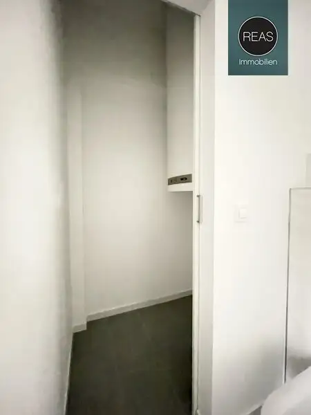 Provisionsfrei: Wunderschönes Apartment mit ruhiger Balkon-Terrasse bei der Orangerie Schönbrunn!