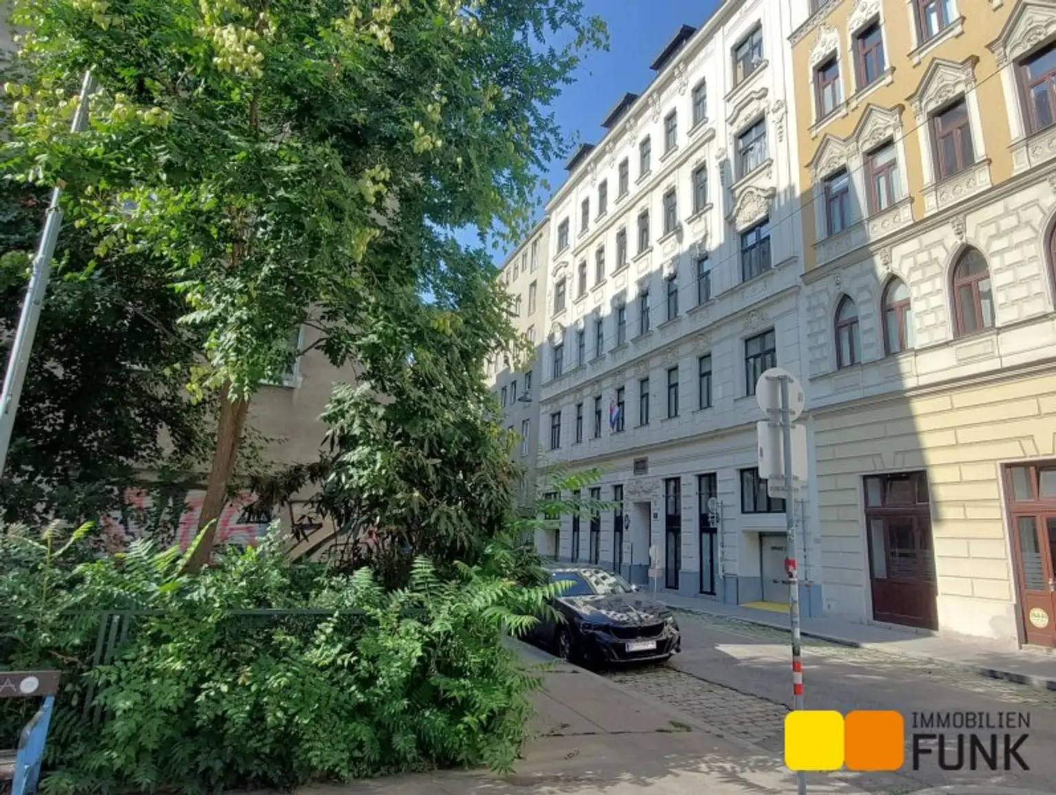Attraktives Büro mit eigener Garage und zusätzlicher Lagerfläche