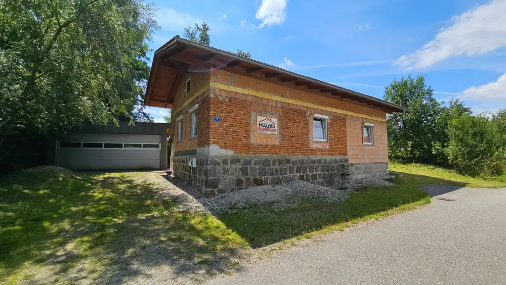 Innviertel-Highlight! Schöner neuwertiger Bungalow mit gr. Garage und schönem Garten in Eggerding nahe Andorf und Schärding zu verkaufen!