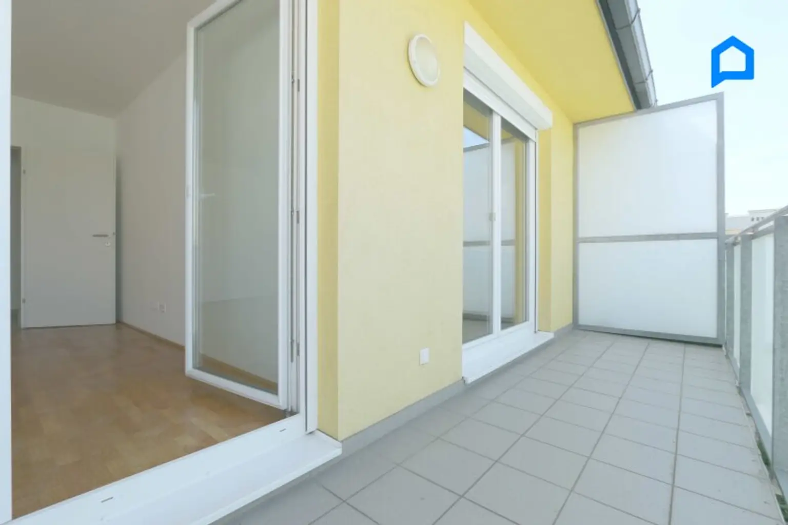 Großartige Dachgeschosswohnung mit 146 m² plus 21 m² Dachterrasse plus 8 m² Balkon, 4 Zimmer, KLIMA, großer Vorraum, Tiefgaragenplatz optional !