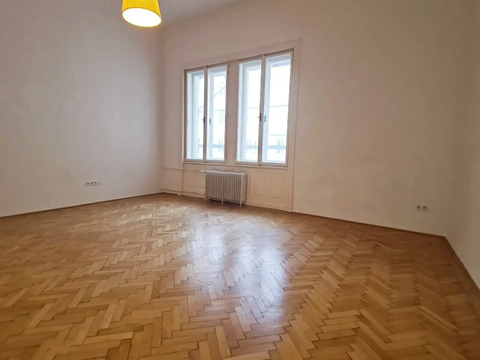 MÖLLWALDPLATZ, gepflegte 59 m2 Altbau, Wohnküche, 1 Zimmer, Duschbad, Parketten, Flügeltüren, U1-Nähe
