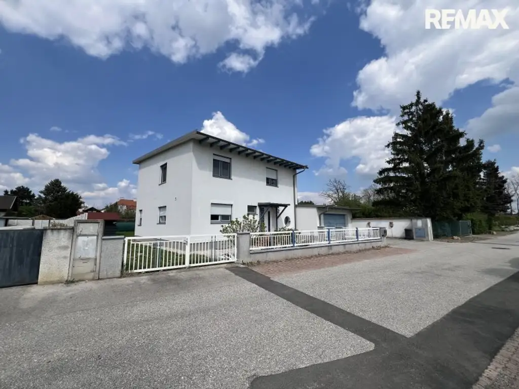 Großzügiges Einfamilienhaus mit Garten, Terrasse & Garage in Ebenfurth, 4 Zimmer, 195m²