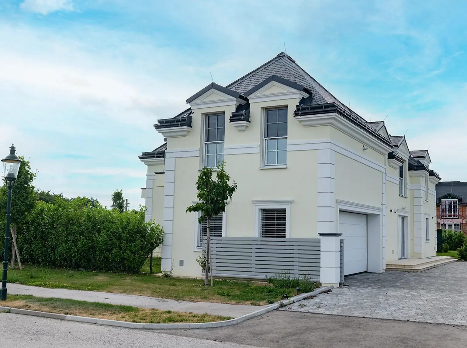 Luxusvilla mit Indoor-Pool im exklusiven FONTANA Wohnpark