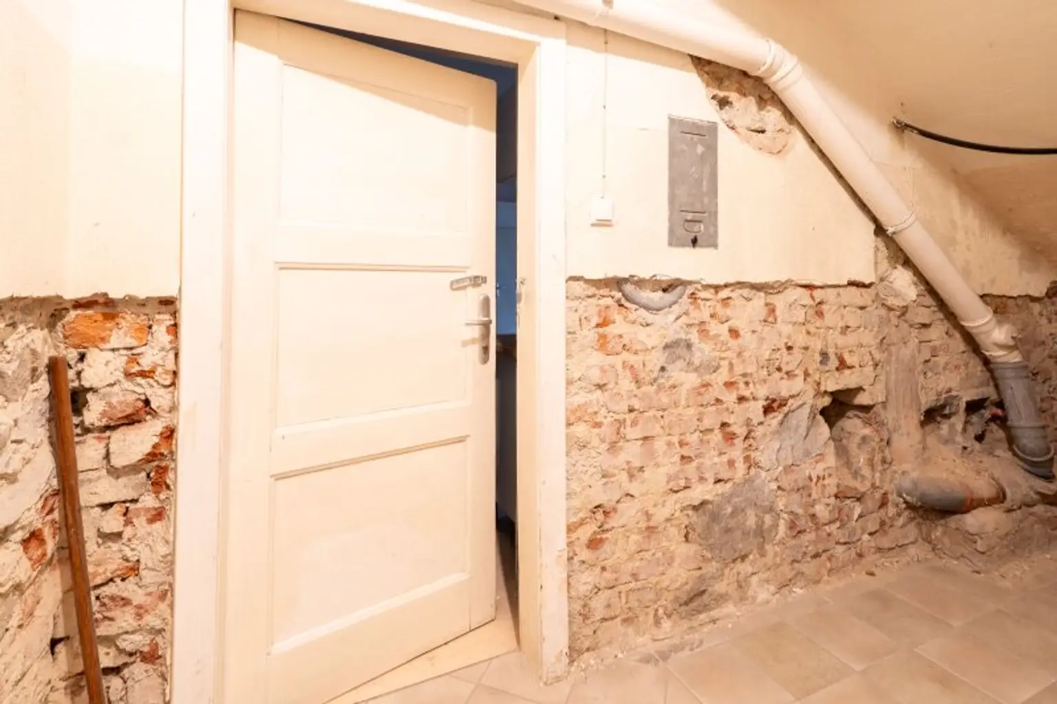 Stark sanierungsbedürftige 2-Zimmer-Wohnung in Toplage der Linzer Innenstadt