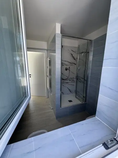 2-ZIMMER-WOHNUNG MIT PENTHOUSE-CHARAKTER IN PÖRTSCHACH AM WÖRTHERSEE – ERSTBEZUG