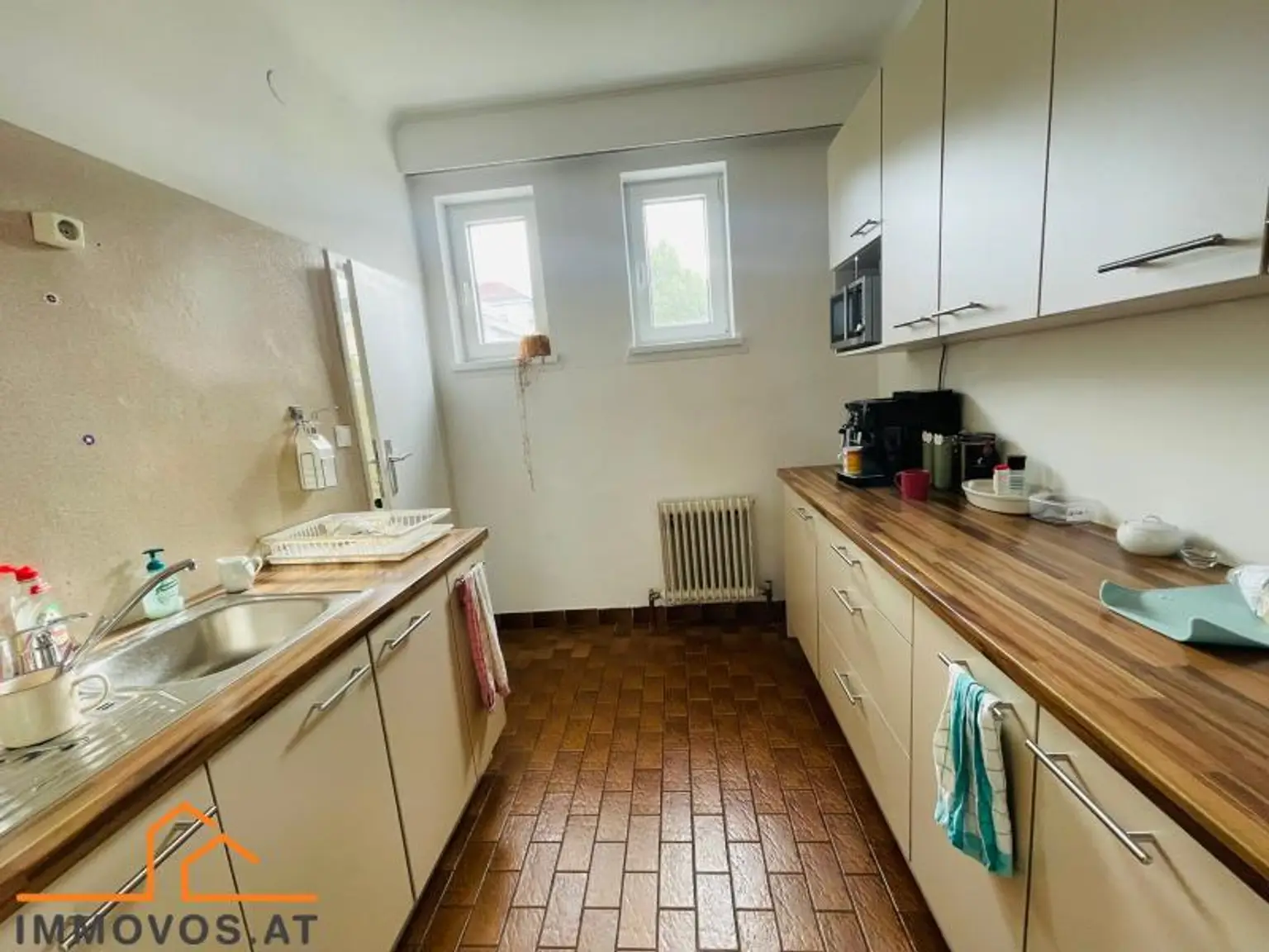 SANIERTES BÜRO IM FREIHAUSVIERTEL - 2 EINGÄNGE - 1. und 3. Stock frei