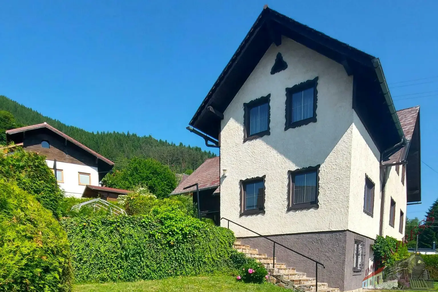 Ein-/ Zweifamilienhaus in ruhiger Aussichtslage