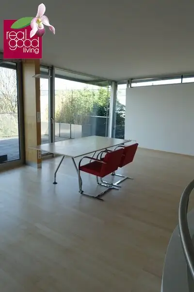 Wohngenuss mit Traumfernblick: Teilmöblierte Traumvilla mit Outdoorpool, Garten, Sauna, Jacuzzi Indoor, Tischtennistisch, etc.