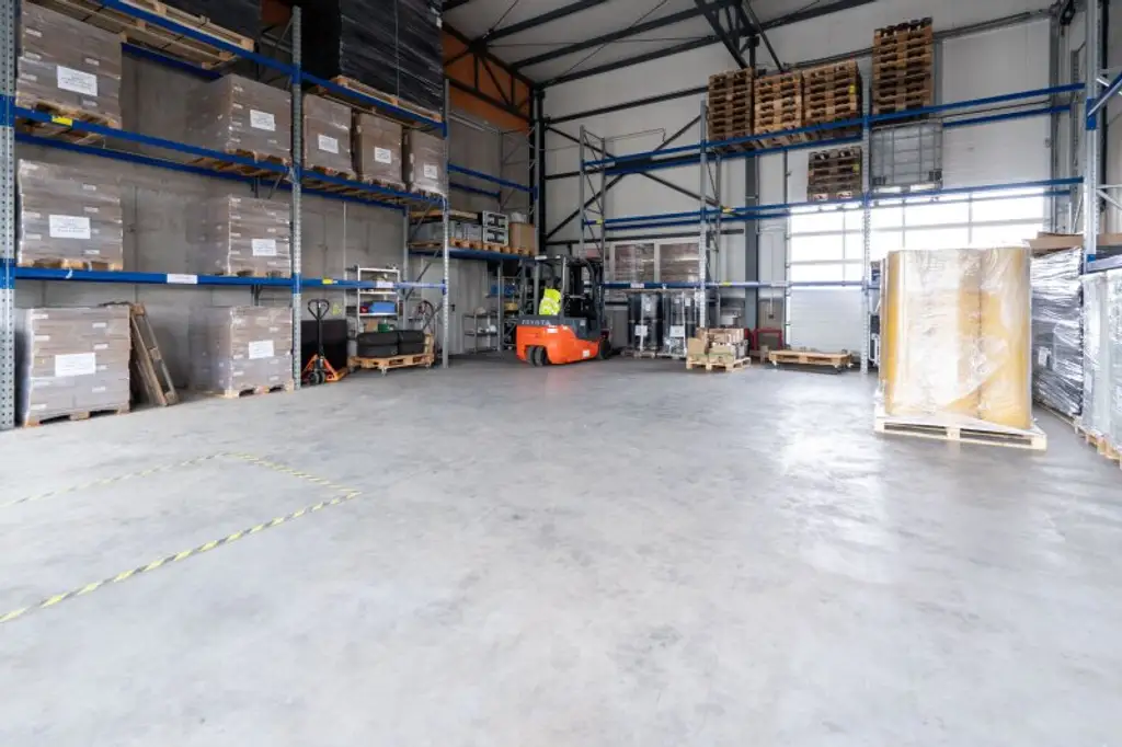 Gewerbeobjekt TOP 1 mit Werkstatt und Büros in Buchkirchen zu kaufen!