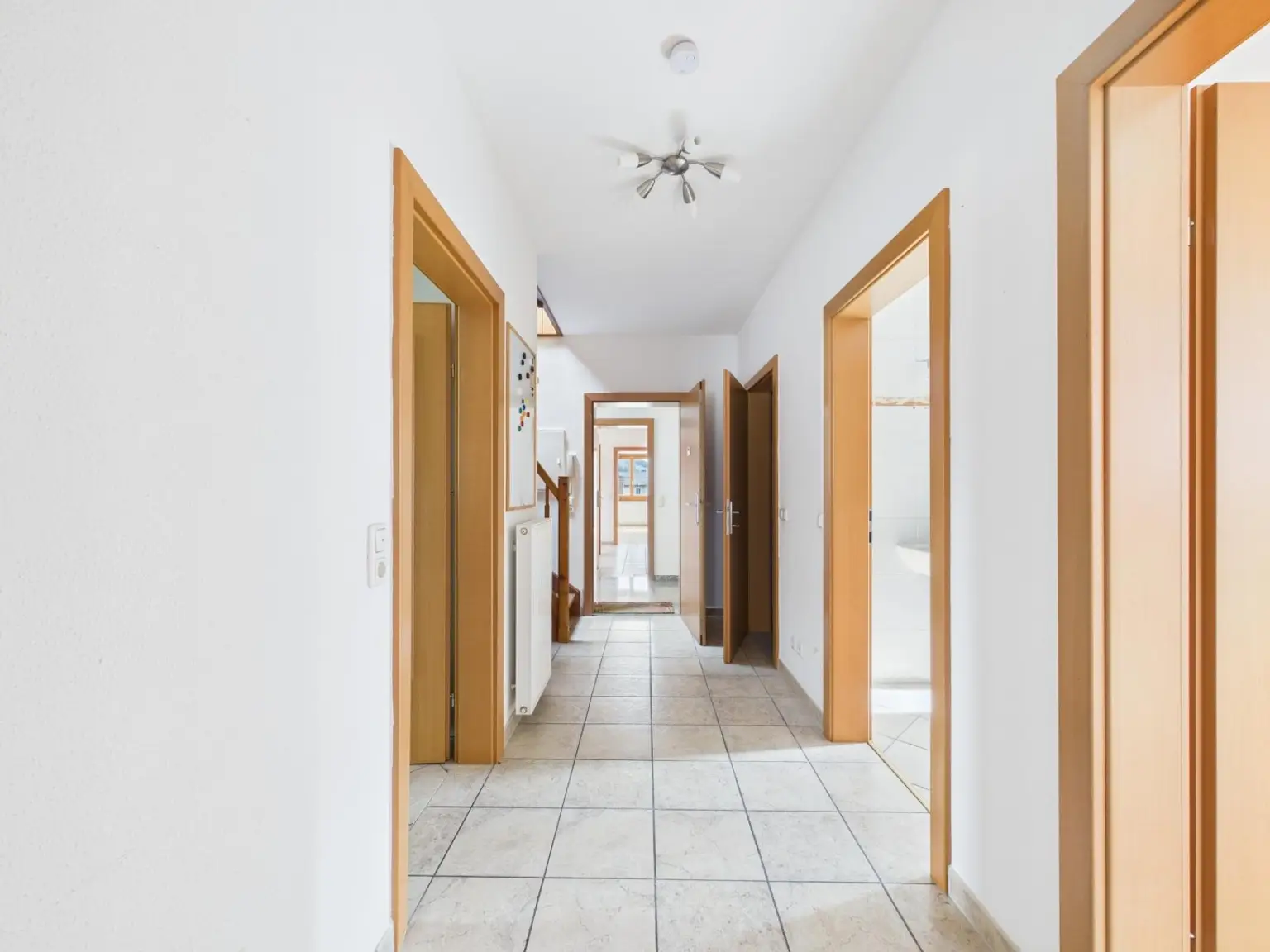 KALWANG: BESTÄNDIGE WERTE in unbeständigen Zeiten - WOHNHAUS mit 4 Wohnungen