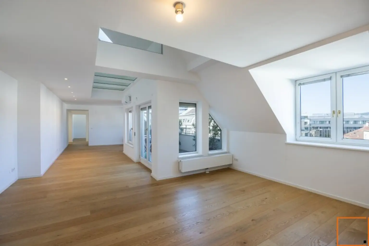 Dachgeschoßwohnung mit eingeschnittener Terrasse, vier Schlafzimmern und schönem Fernblick