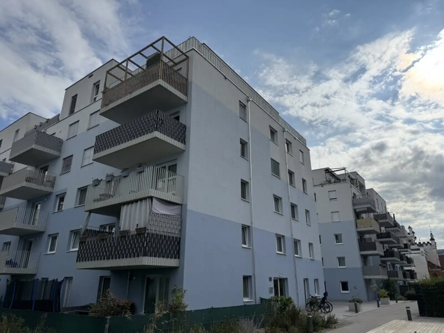 +NEU+ Ihr liebevoller und hochwertiger Rückzugsort im Grünen – Sonnige 3-Zimmer-Wohnung mit Balkon & bester Anbindung
