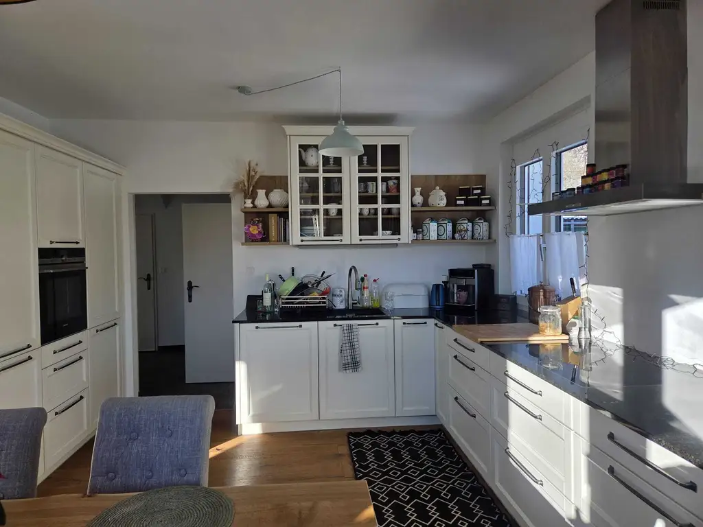 Modernisiertes Einfamilienhaus mit 1.057m² Grundstück, Luftwärmepumpe & PV-Anlage in ruhiger Ortsrandlage von Wopfing