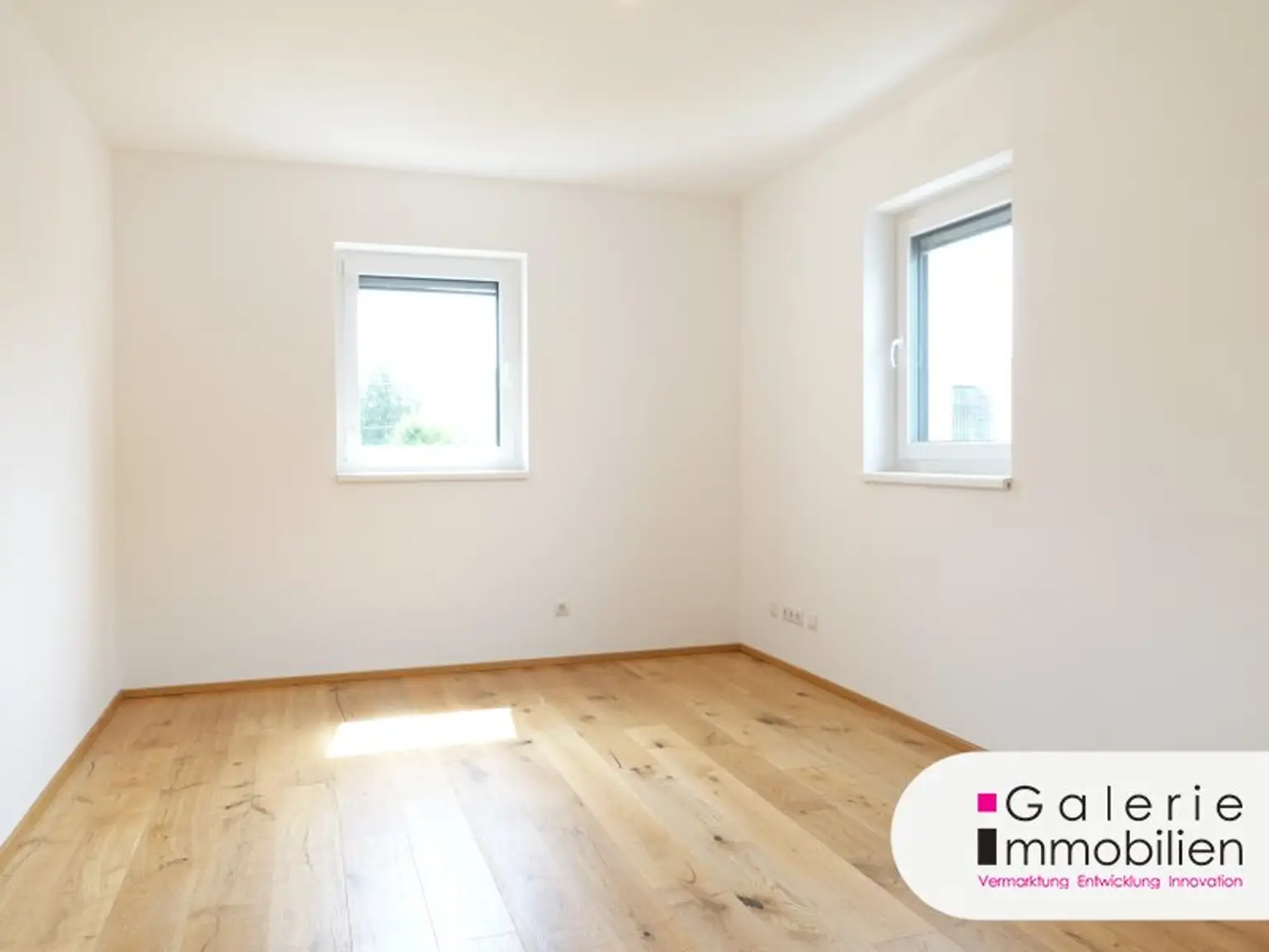 Erstbezug: Sehr schöne, helle und ruhige Doppelhaushälfte (links) mit 4 Zimmern, Eigengarten und Panoramablick-Dachterrasse!
