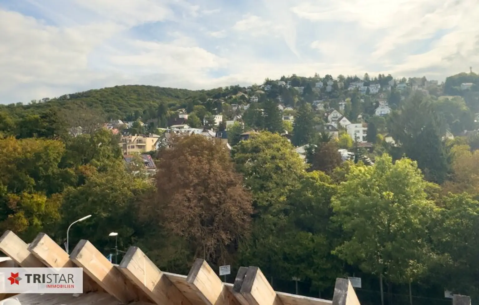 Investment am Wolfersberg · Architektur & Natur vereint! 18 Einheiten, 26 Garagenplätze, Dachgärten mit Pool – Waldpanorama !
