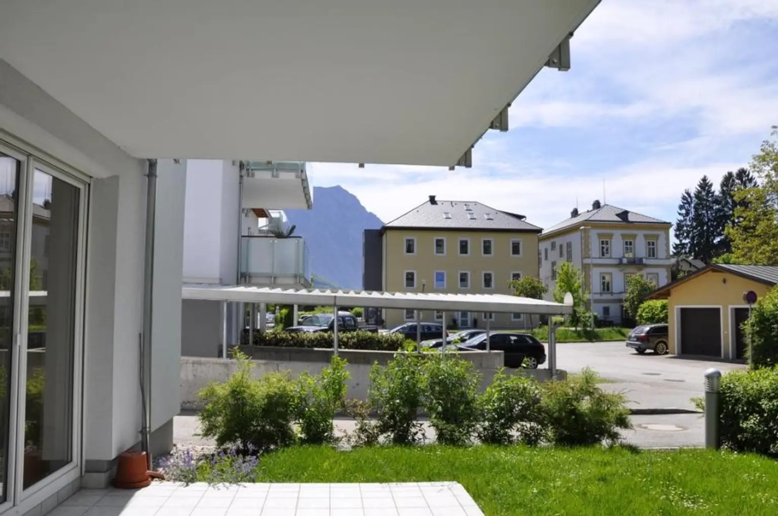 Moderne 4-Zimmer-Wohnung mit Eigengarten, in zentraler Lage und absoluter Seenähe!