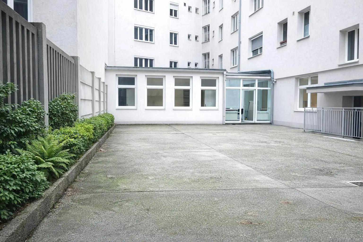 11 Innenhof ca. 172m² 1_KI