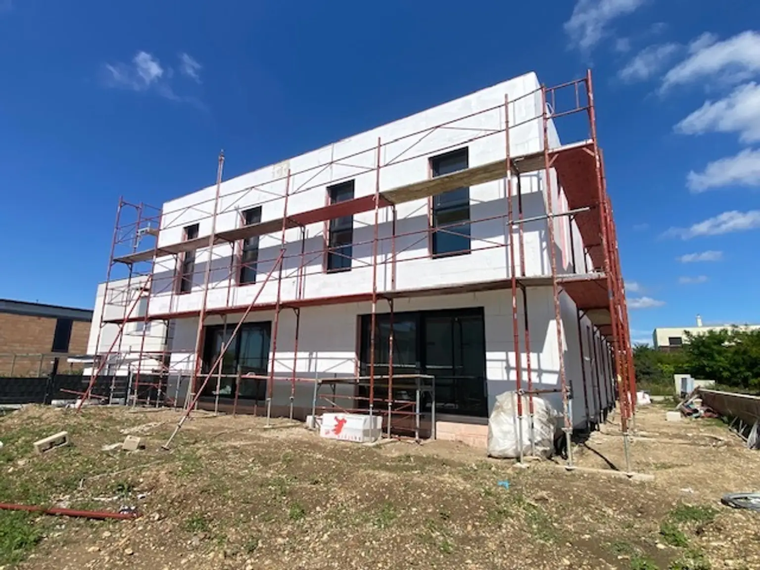 Moderne Doppelhaushälfte in Parndorf: Erstbezug mit Garten und Terrasse!