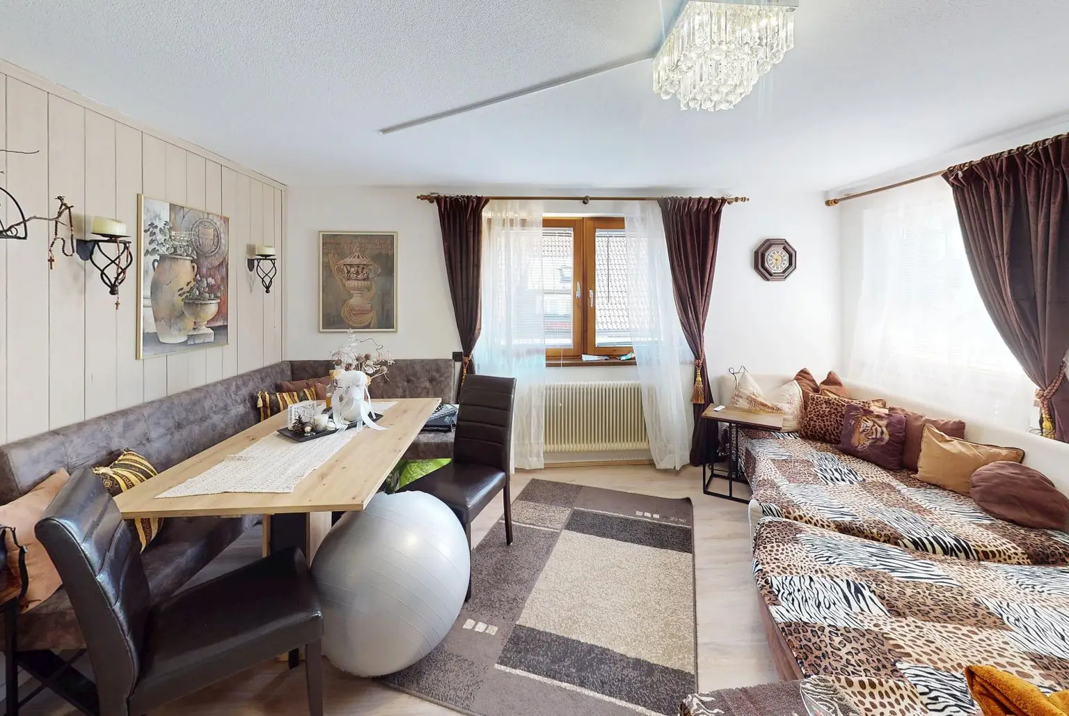 Landeck - Wohnung - Zimmer Wohnen-Essen.