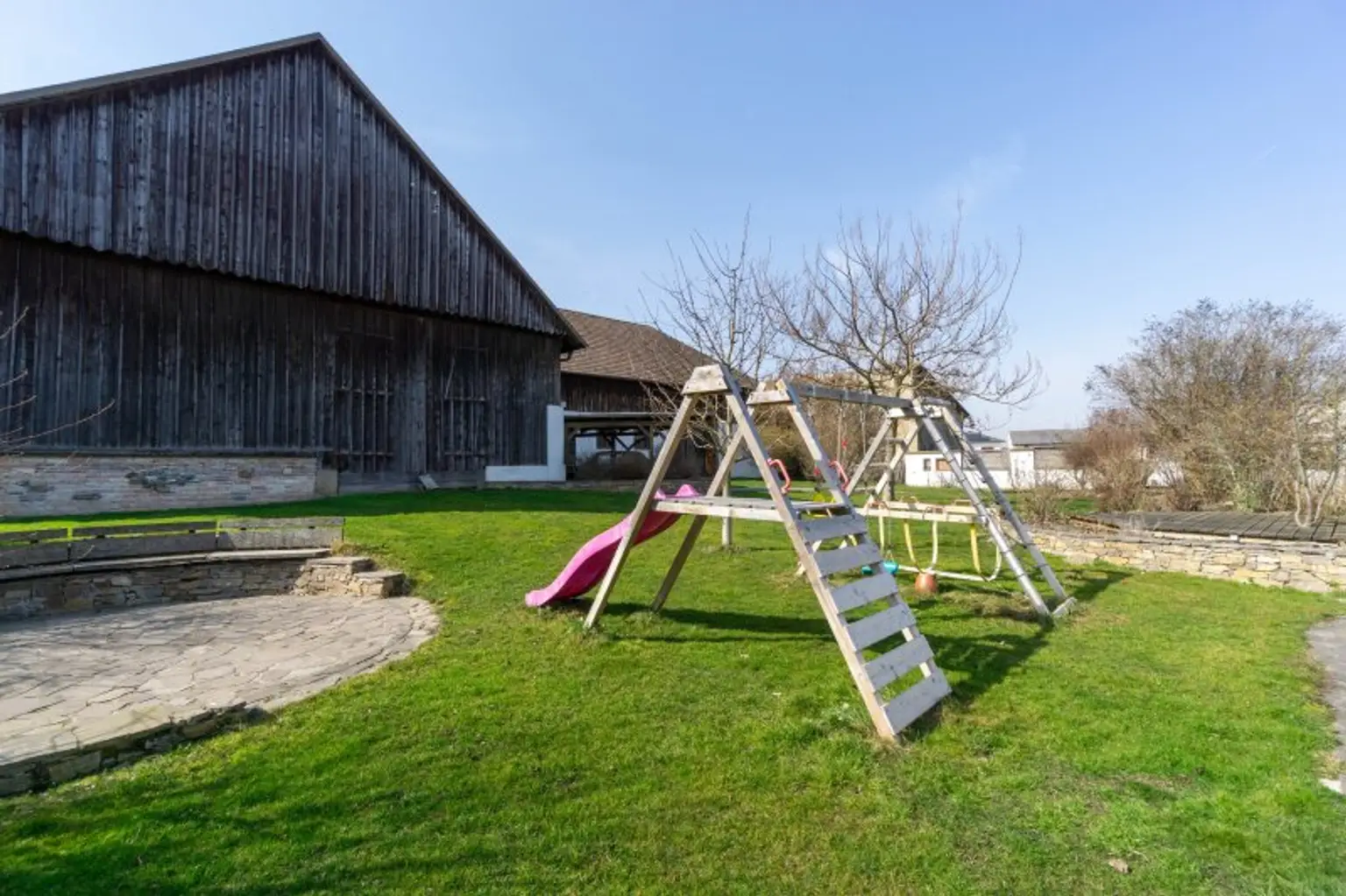 Kinderspielplatz / Garten