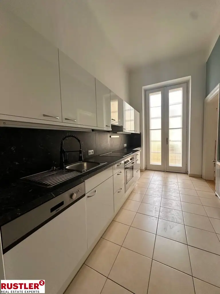 Repräsentative Altbauwohnung im Zentrum mit Balkon