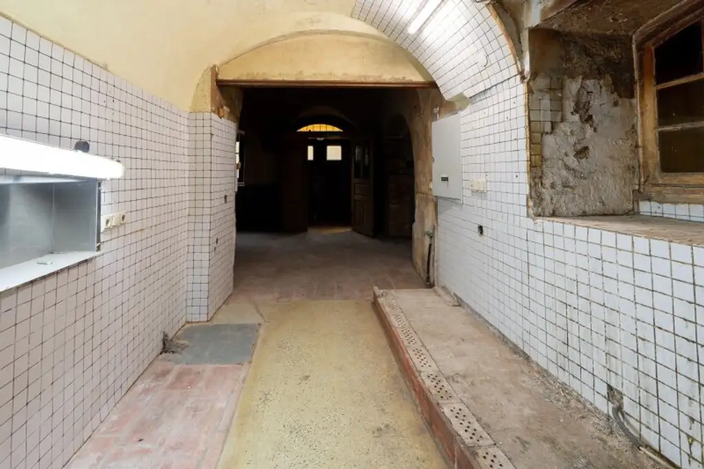 Bestandsfreies Mehrparteienhaus mit 5 Wohnungen + 1 Geschäftslokal in Toplage von Obernberg am Inn zu kaufen!