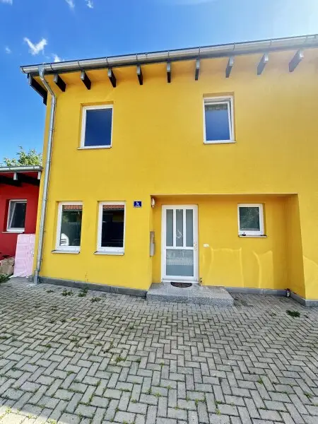 Traumhaftes Reihenhaus mit zwei Wohneinheiten in ruhiger Lage in Stockerau – Ideal für Familien und Anleger!