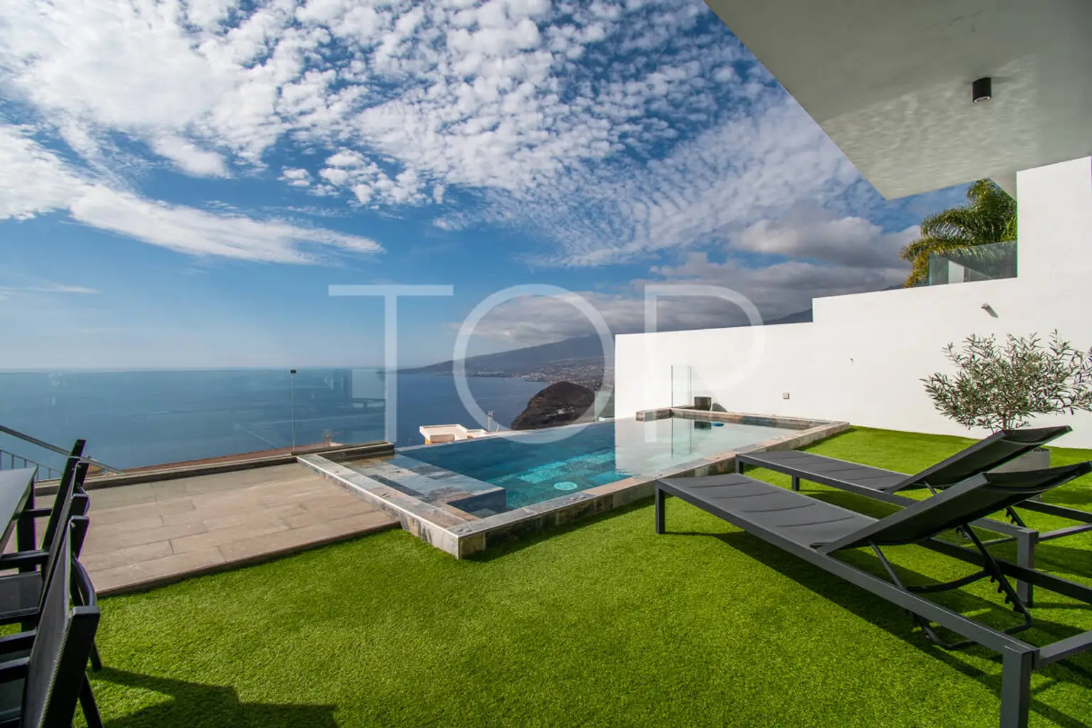 Schöne Villa mit vier Schlafzimmern und Meerblick in Tabaiba