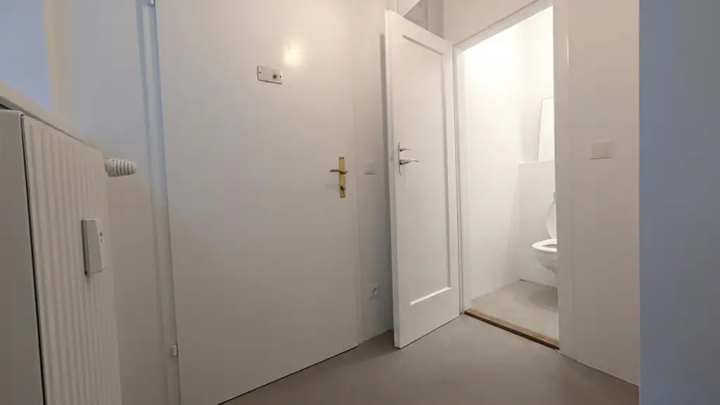 Ruhiges, zentrales Portallokal mit Gassenzugang – ideal für Coaching, Studio, Abholpunkt