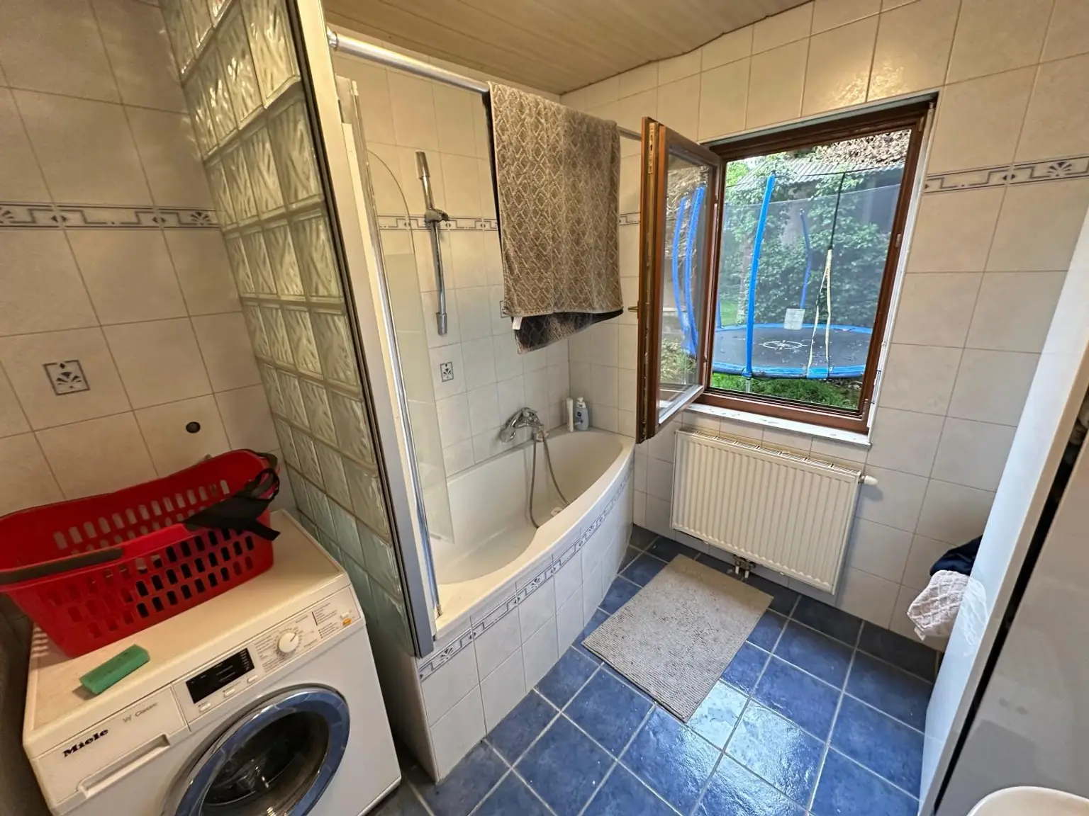 Helles Einfamilienhaus mit großem Potenzial.