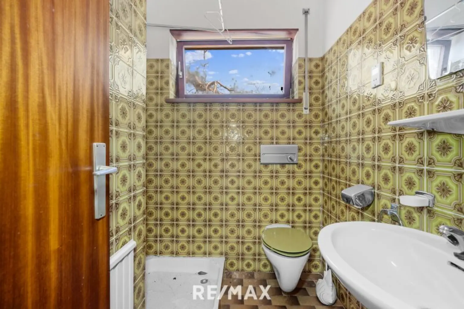 Renovierungsbedürftiges Einfamilienhaus mit Garten und Garage – Ihr neues Zuhause in Toplage