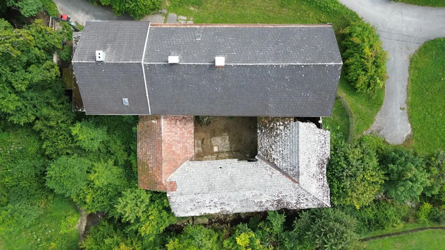 Wohnhaus - ehem. Bauernsacherl - mit Sanierungsrückstand