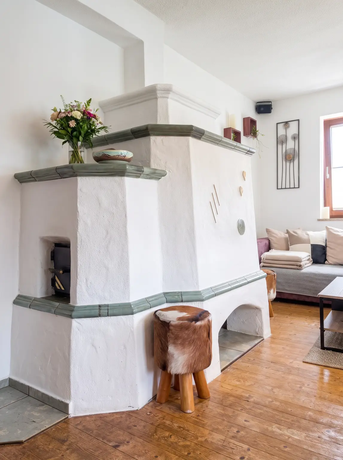Wohnzimmer mit Kachelofen - v2.jpg